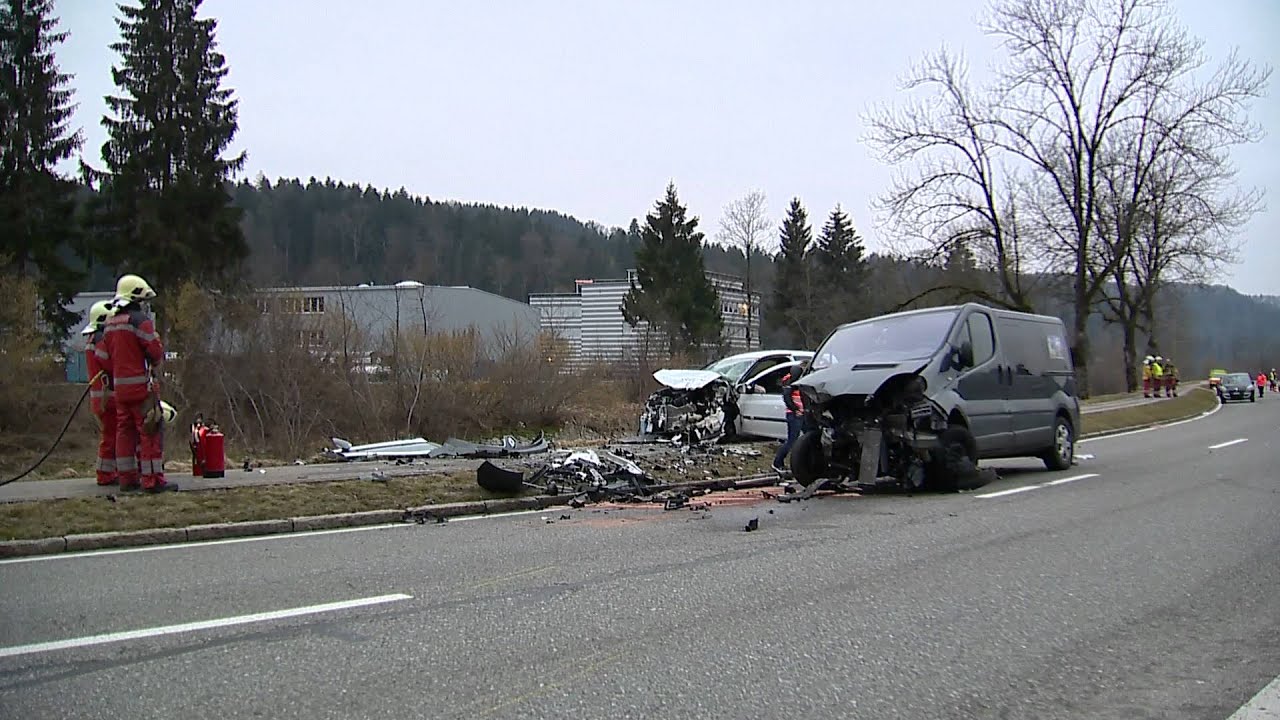 Kollbrunn (Zell) ZH: Verkehrsunfall fordert drei Verletzte