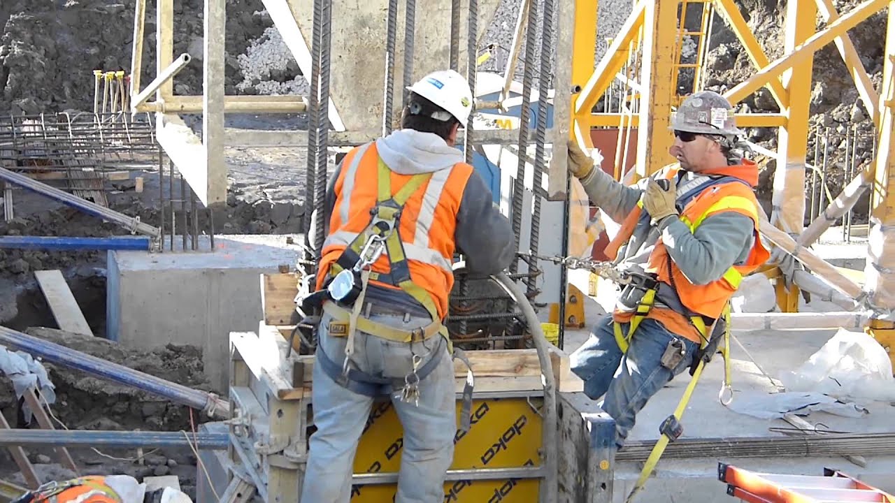 Pouring the first columns at K2 at K Station