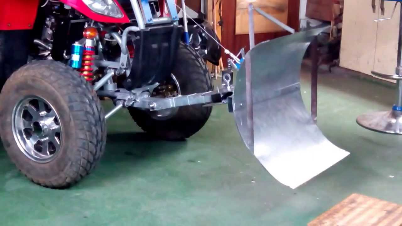 QUAD CON PALA ELEVADORA