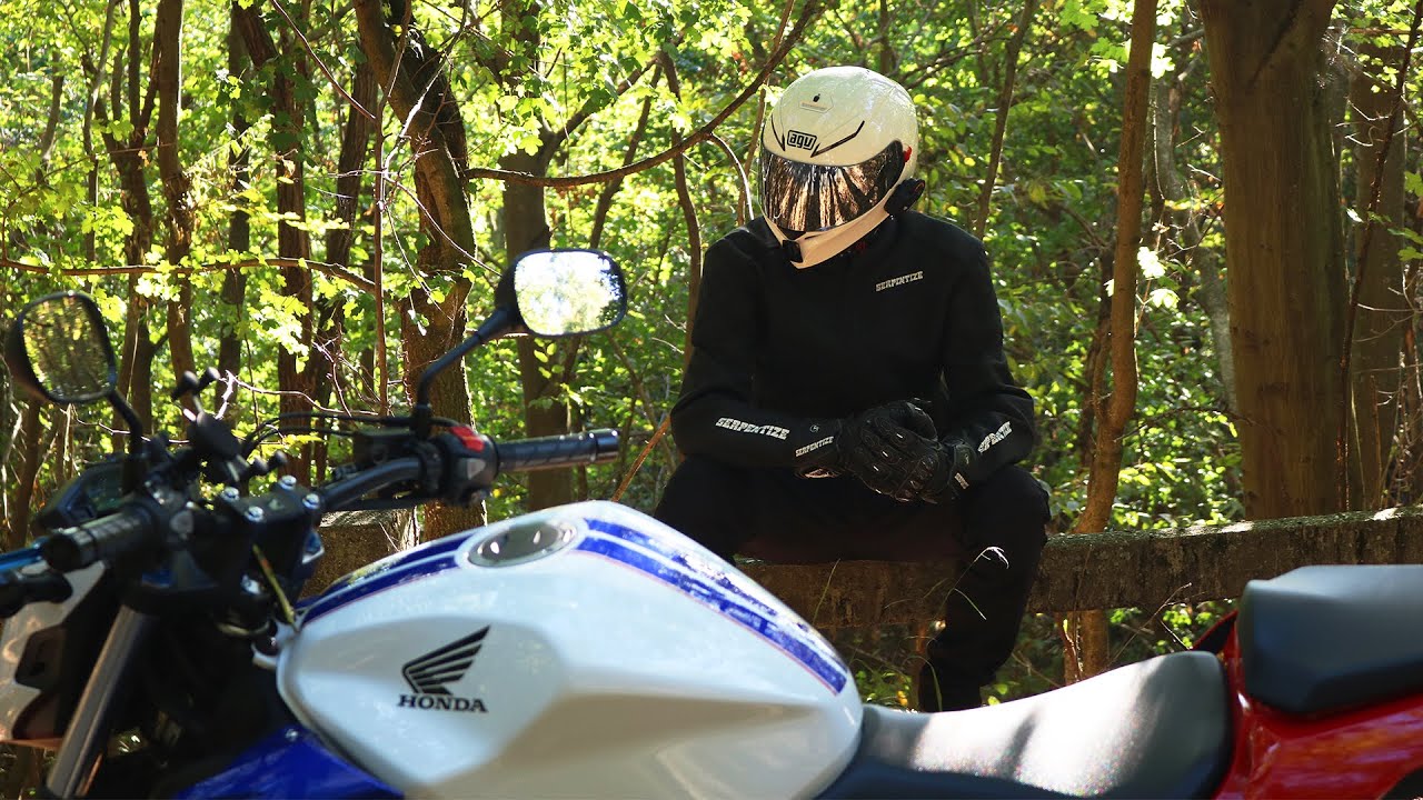 Talpig magyar motoros ruhában | Serpentize