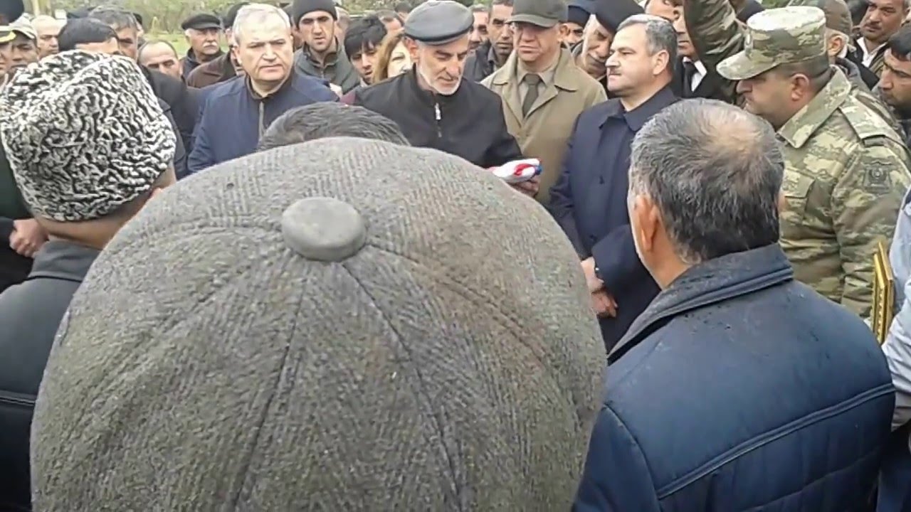 Tərtər şəhərində dəfn olunan şəhid Nicat İsgəndərovun atsının çıxışı.