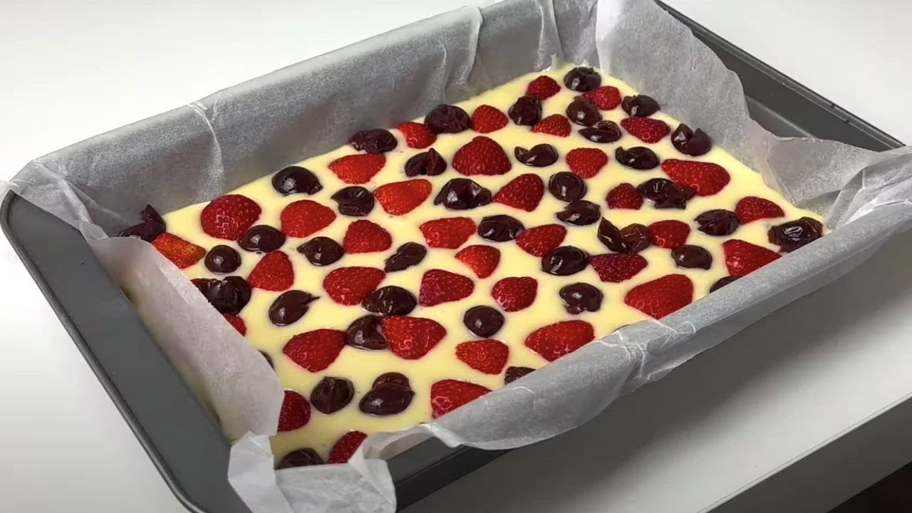 An easy 5-minute strawberry cherry cake recipe! You can never get enough of it.