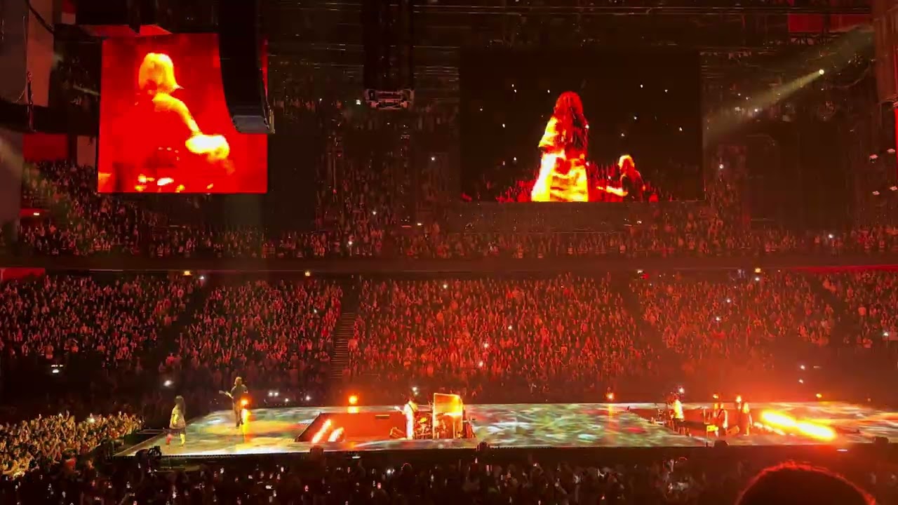 Billie Eilish feat. Finneas - BIRDS OF A FEATHER @ Avicii Arena Stockholm 24/4 2025