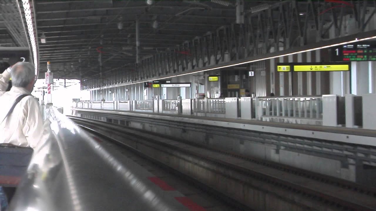 北陸新幹線 新高岡駅 かがやき号通過シーン