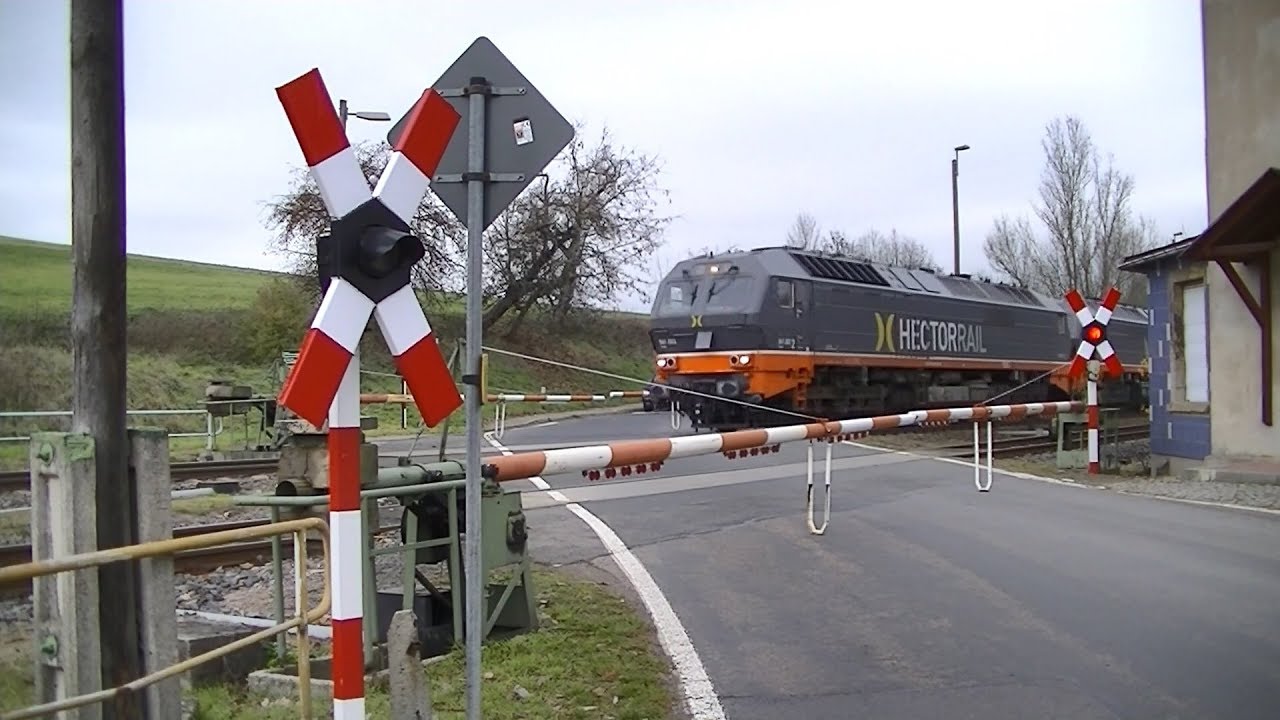Spoorwegovergang Miltitz-Roitzschen (D) // Railroad crossing // Bahnübergang