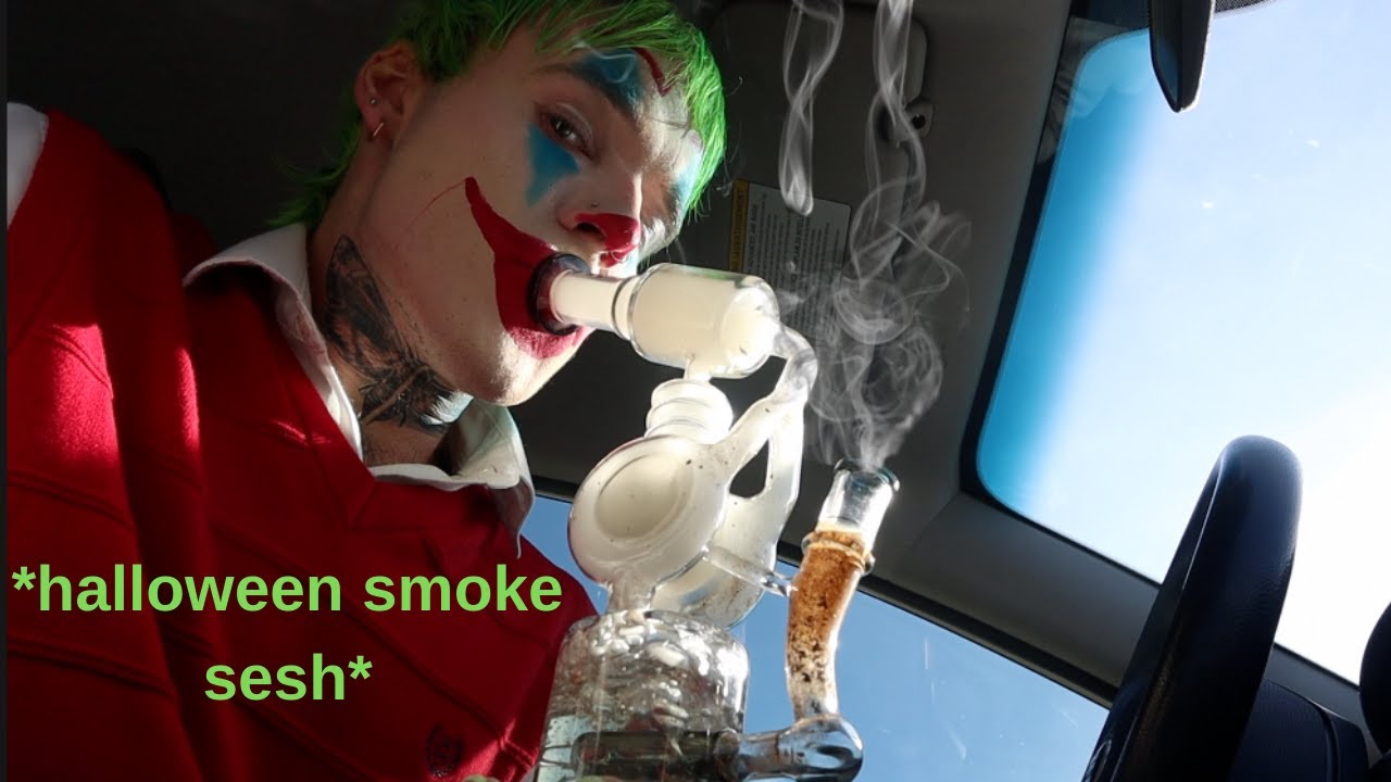 THE JOKER HITS BONG // *HALLOWEEN SMOKE SESH*