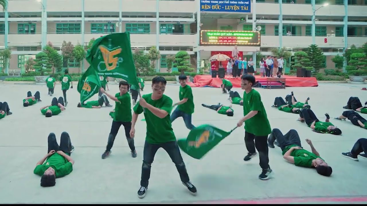 LIGHT EM UP DANCE | FLASHMOB TRẦN PHÚ 12A5 (2023)
