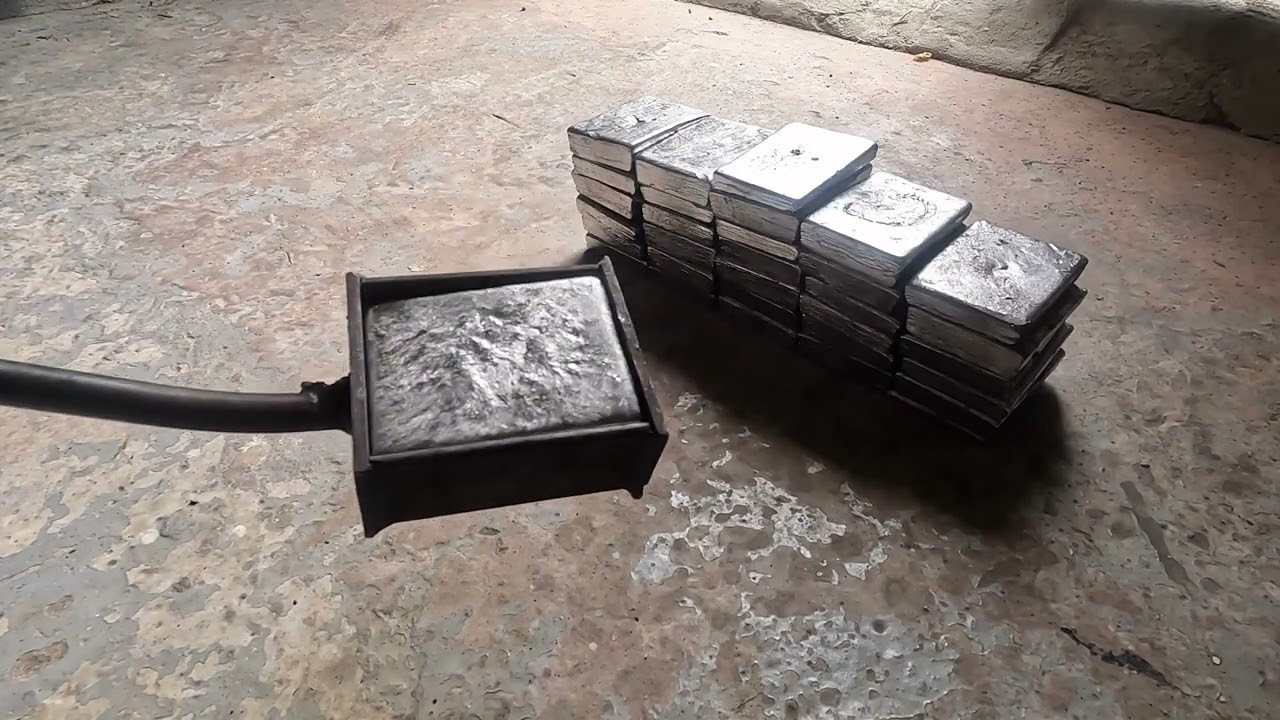 fabrication de lingots de plomb