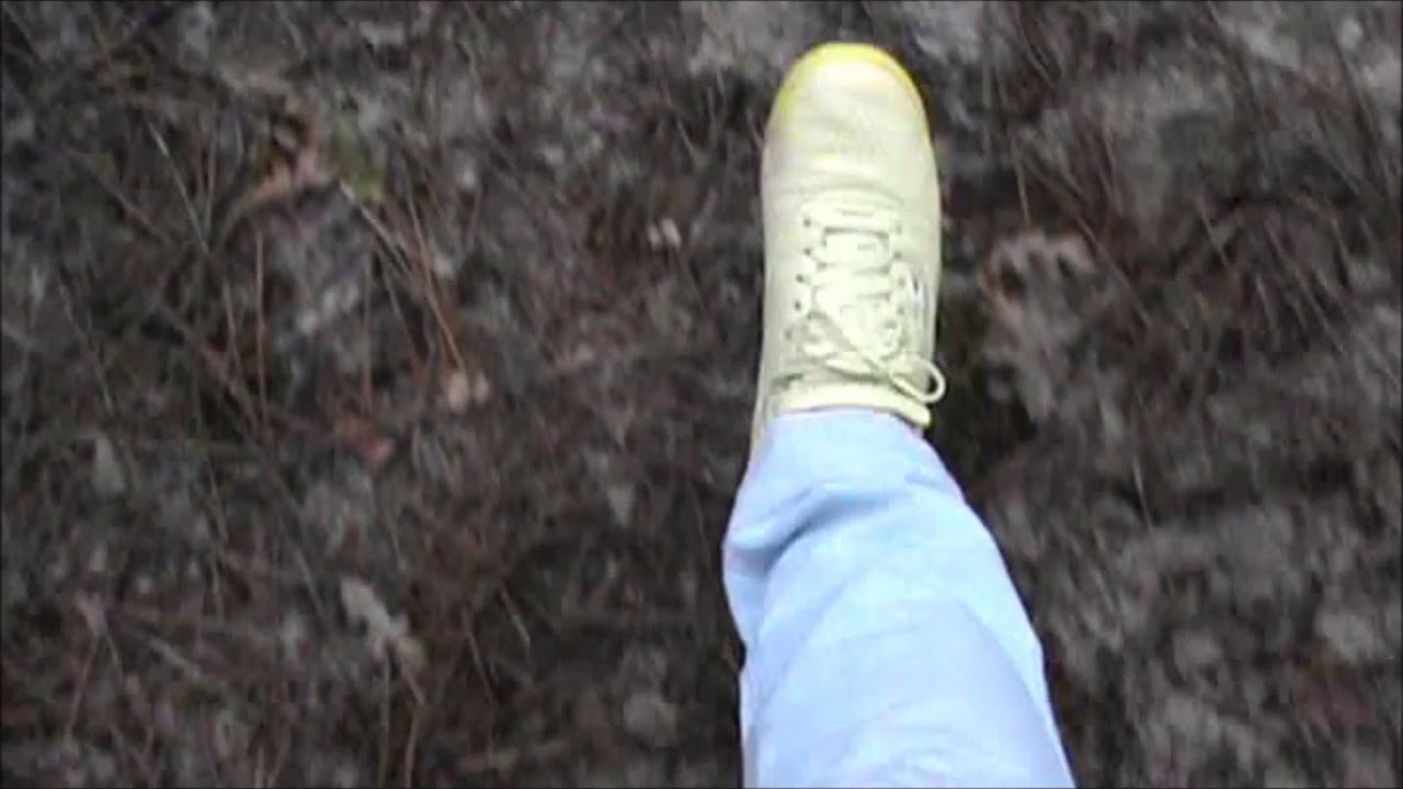 Walking in yellow Reebok Freestyle