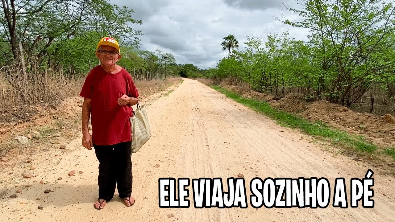 Incrível! Idoso viaja a pé sozinho nas estrada do sertão cearense