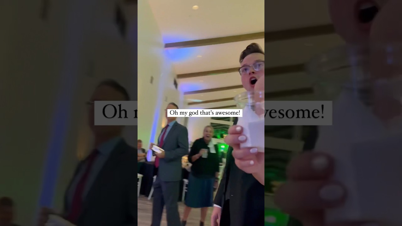 Abstract wedding painting reaction with paint your event! #PaducahWedding ￼#weddingday #liveartist