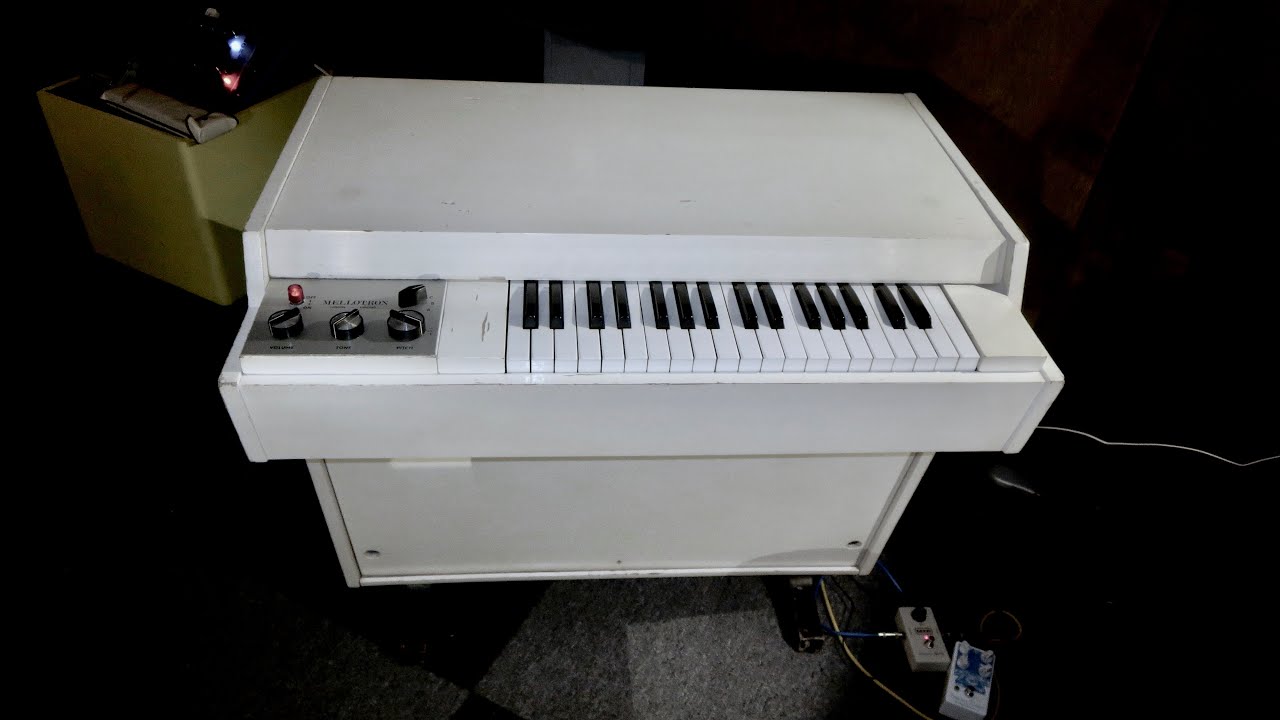 Inside A Vintage 1972 M400 Mellotron - How It Works.