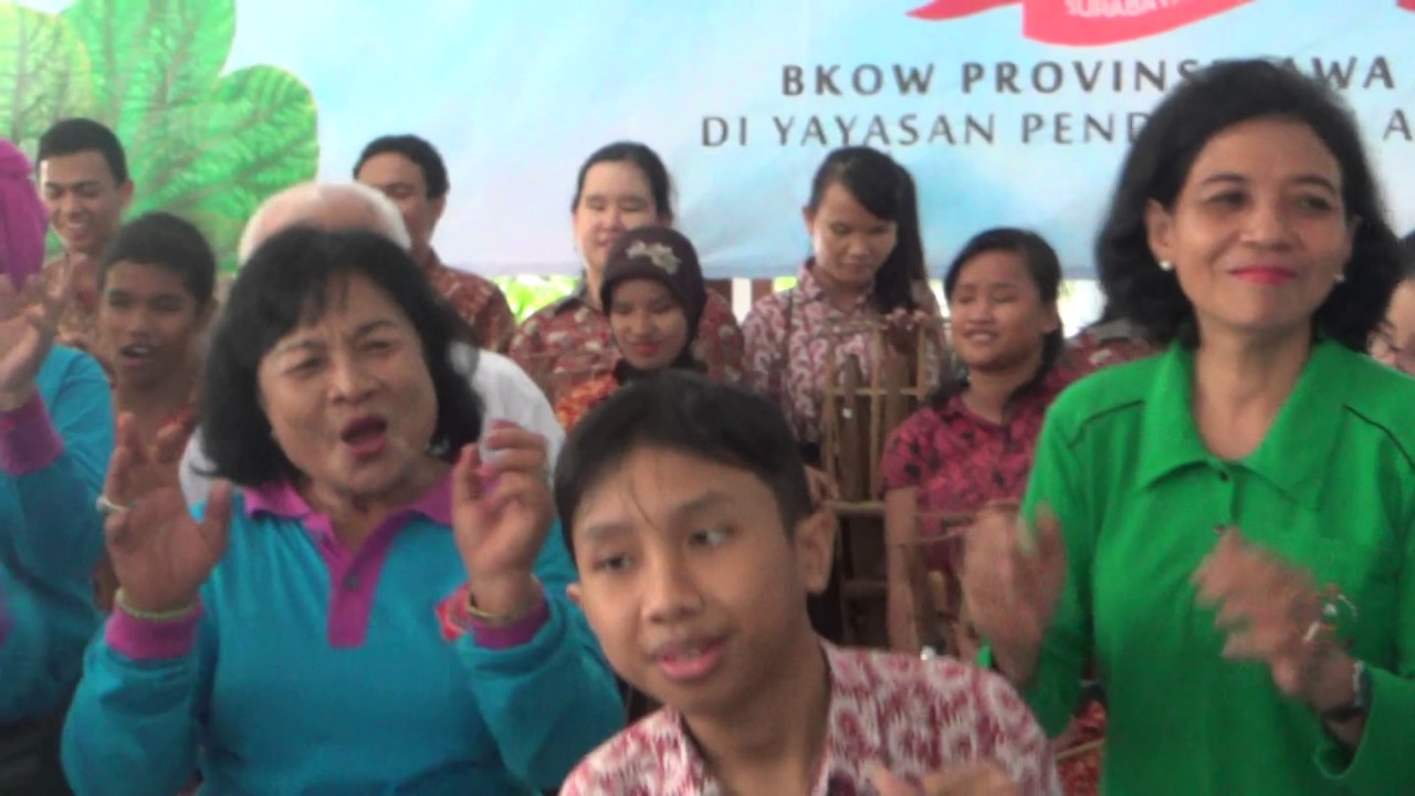 Sayang - Angklung YPAB Surabaya Netra Simfoni (Goyang heboh bersama Ibu Fatma Saifullah Yusuf)