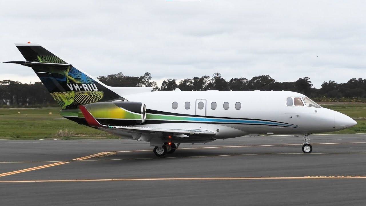 Hawker 800XP Mini Jet | Landing at Bendigo Airport