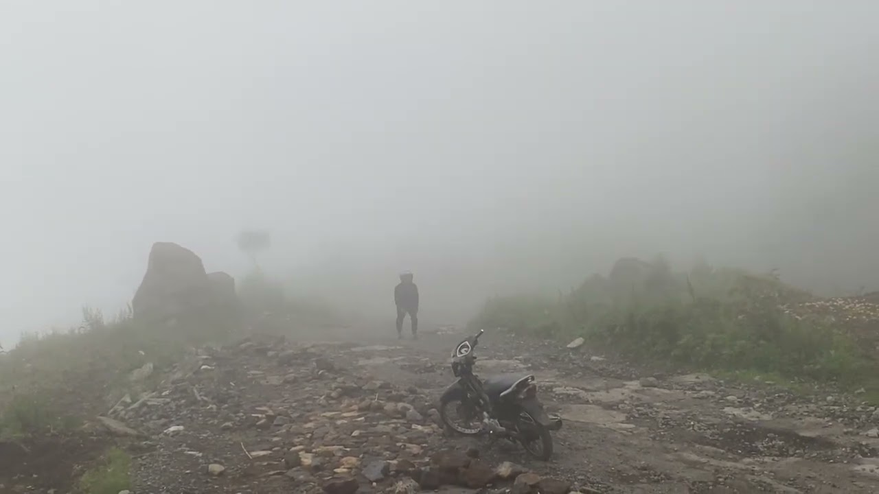KABUT TEBAL!!!! PENGENDARA PERLU EKSTRA WASPADA