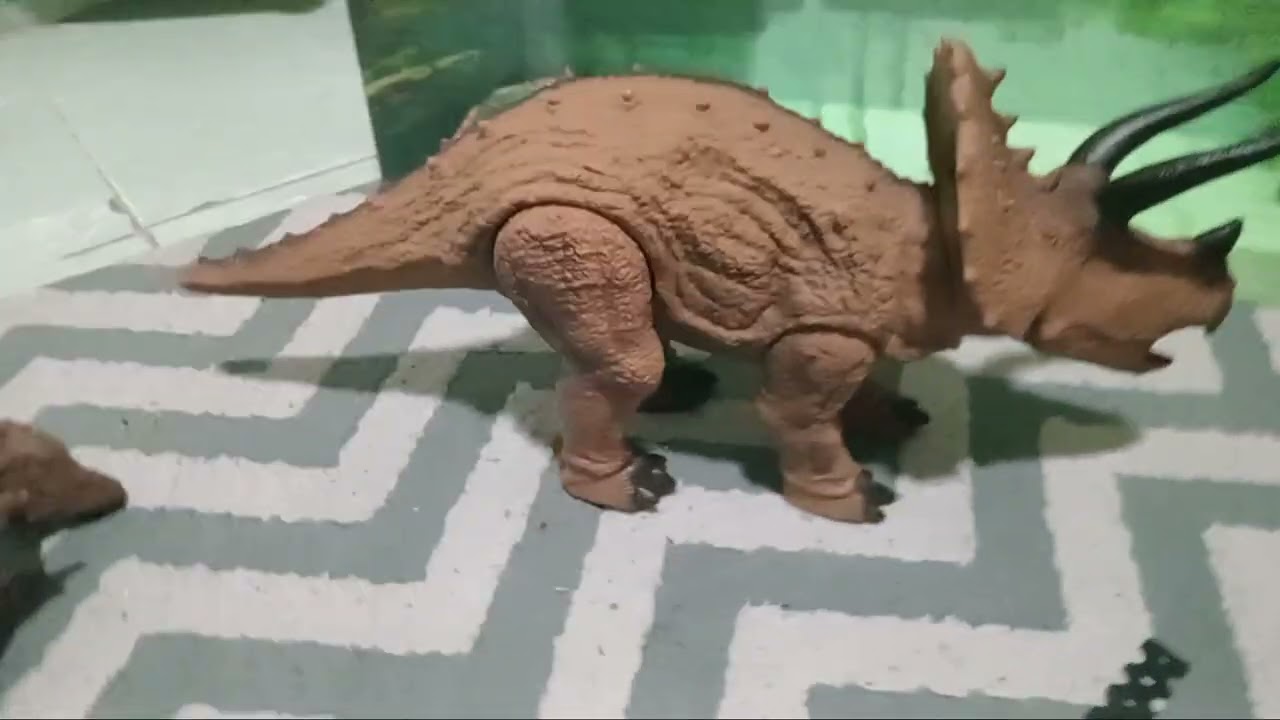 Unboxing & Review do triceratops da bee toys