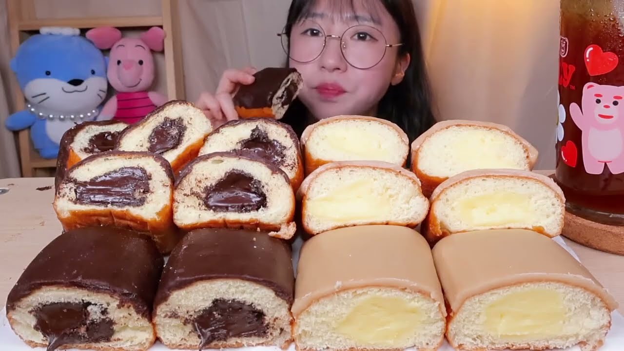 ASMR cream chocolate donut cake dessert eating broadcast sleep aid chewing sound satisfying video