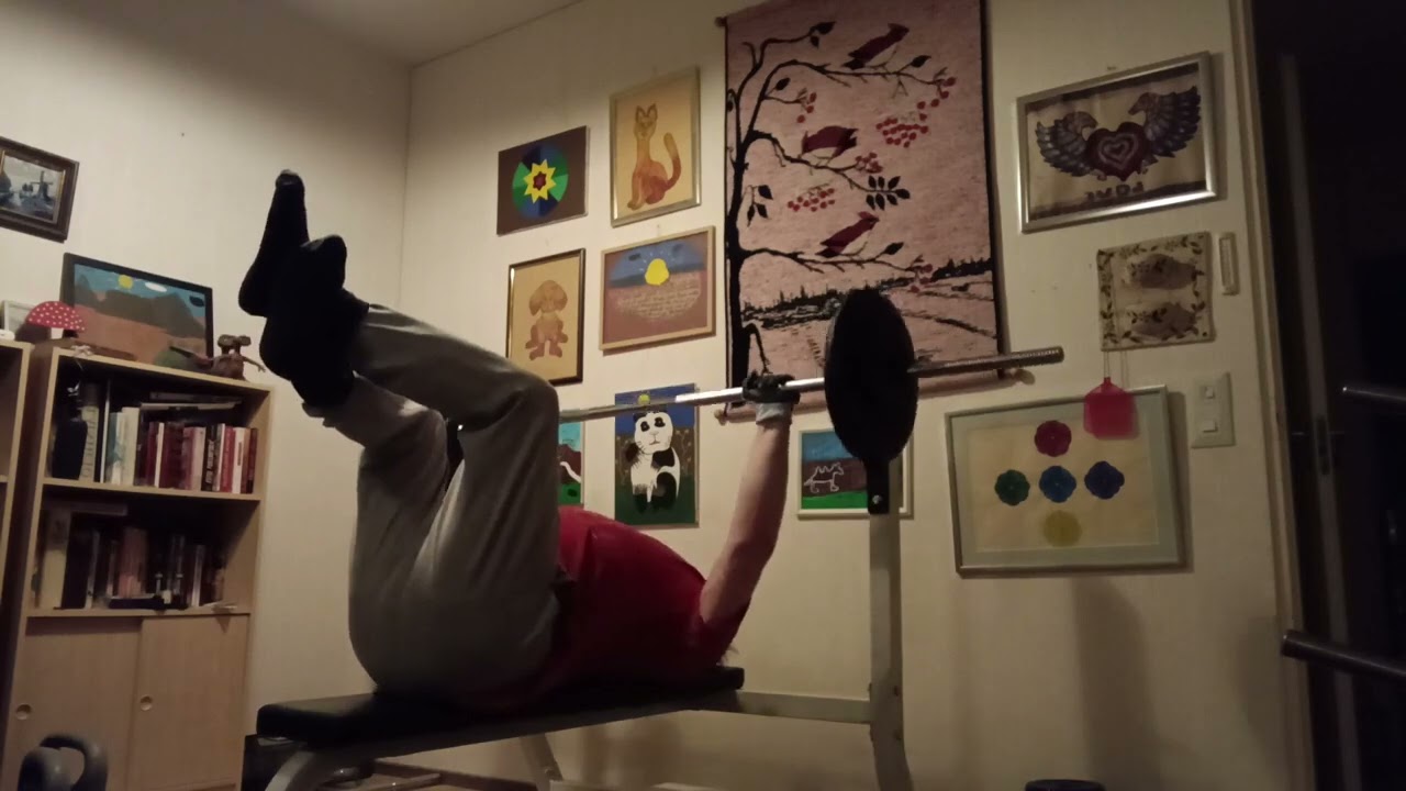 @ Sotilaspenkkipunnerrusta levytangolla 61 kiloa 