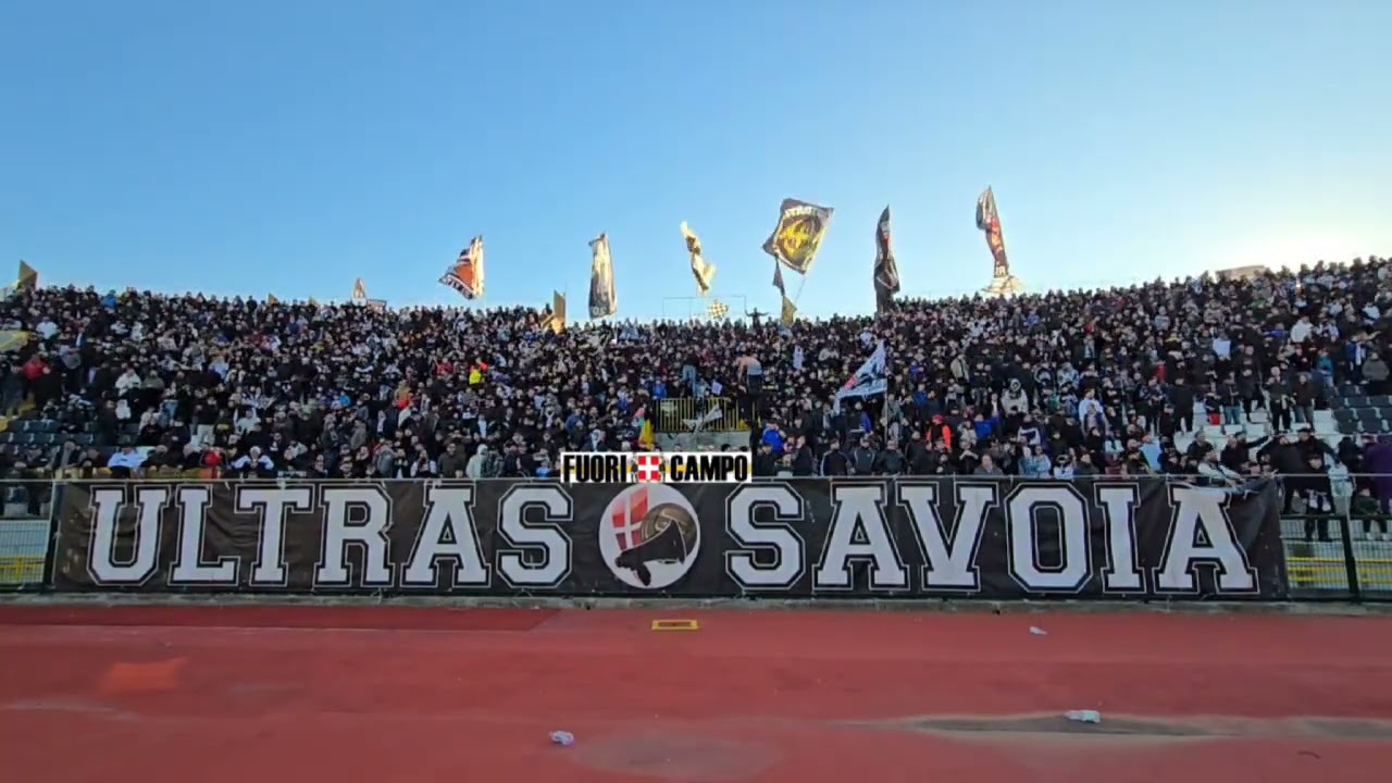 Gli ultras Savoia accompagnano con un forte boato il goal del pareggio contro il nissa calcio 220226