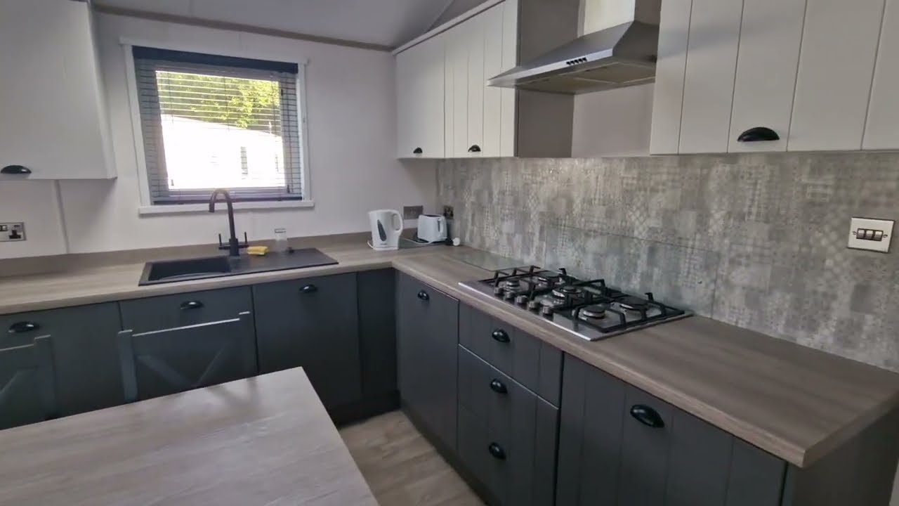 Hopton holiday village, Great Yarmouth, caravan tour