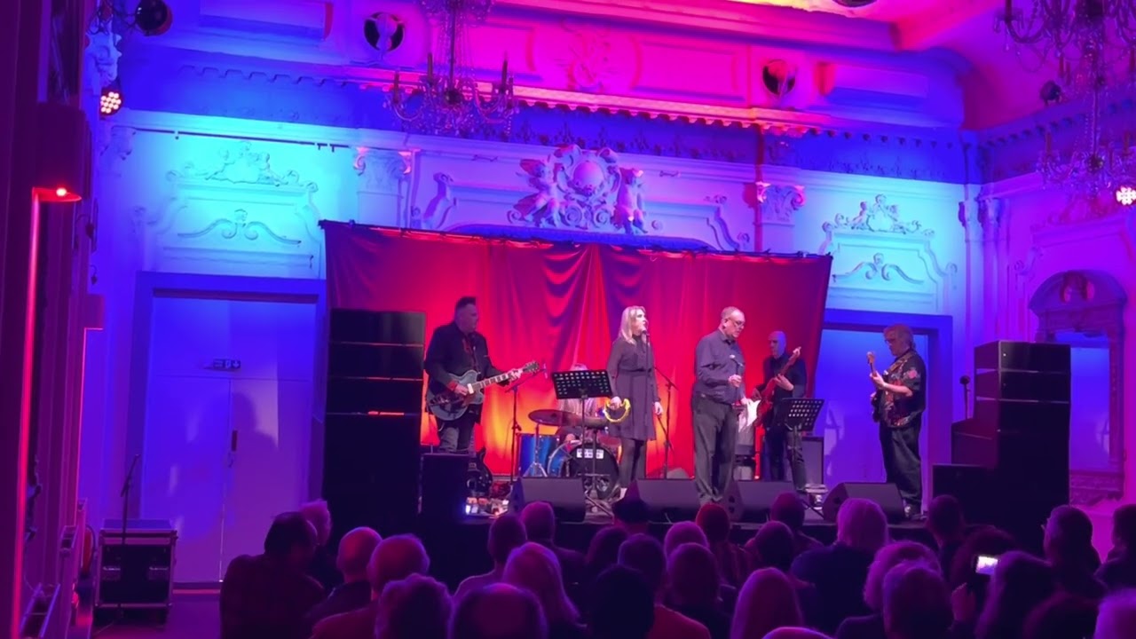 LLOYD/BEAN LIVE IN LONDON 2/5/2023 - WAKE UP BABY