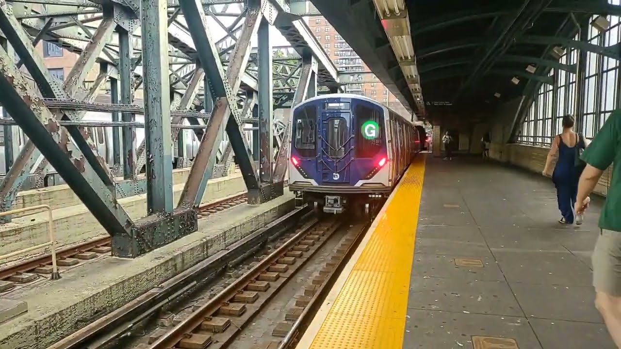 (F) Lcl & (G) Lcl/Express Trains at 4th Avenue