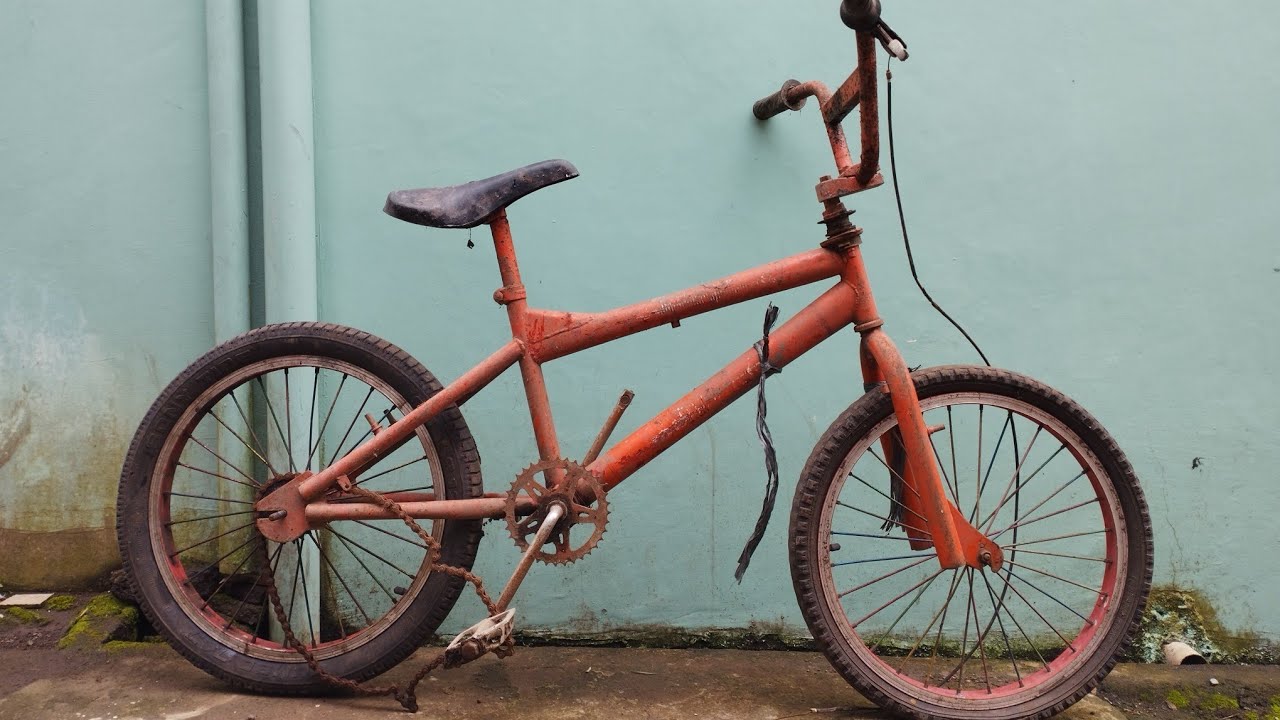 RUSTY BMX BIKE