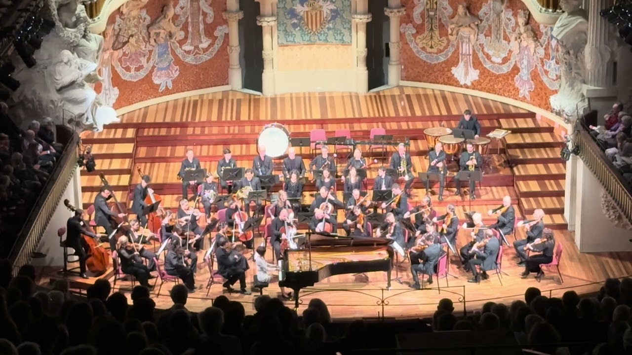 Yuja Wang Playing and conductor CHOPIN ￼Piano Concerto No. 1 in E Minor,Op.11 - III.Rondo.Vivace