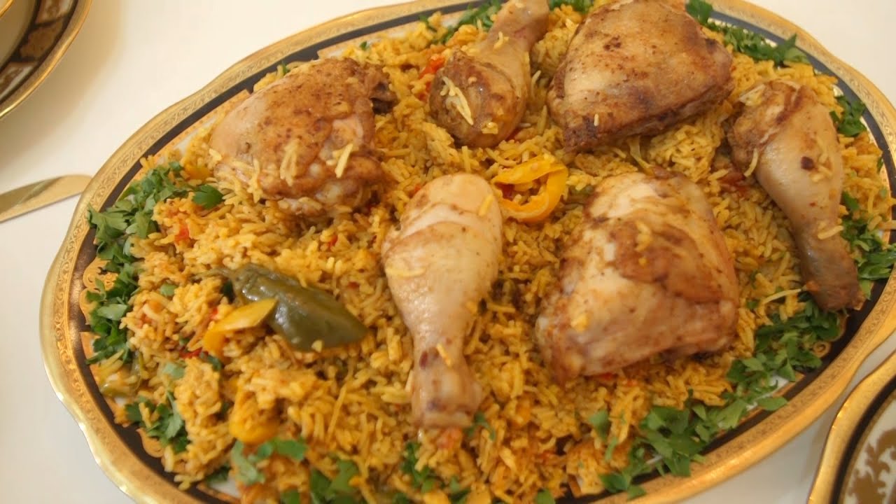 دجاج بالأرز المبهر بخلطة بهارات مميزه لو عملتيه الكل هيسألك عن سر جمال طعمه
