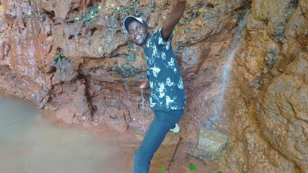 Invisible water from an ancient tree // Where an African community used to worship and trade