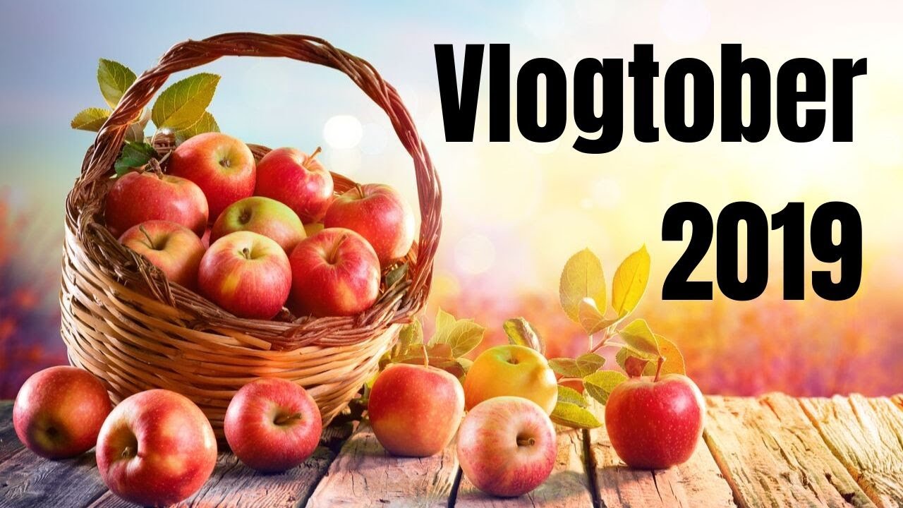 Vlogtober Day 21 - A miniature Marius sweater & 30 days without knitting??