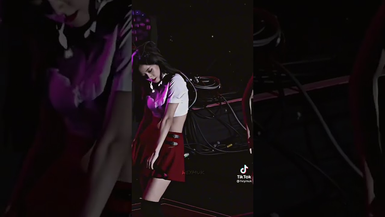 jisoo's abs tho🥵🔥🔥                      