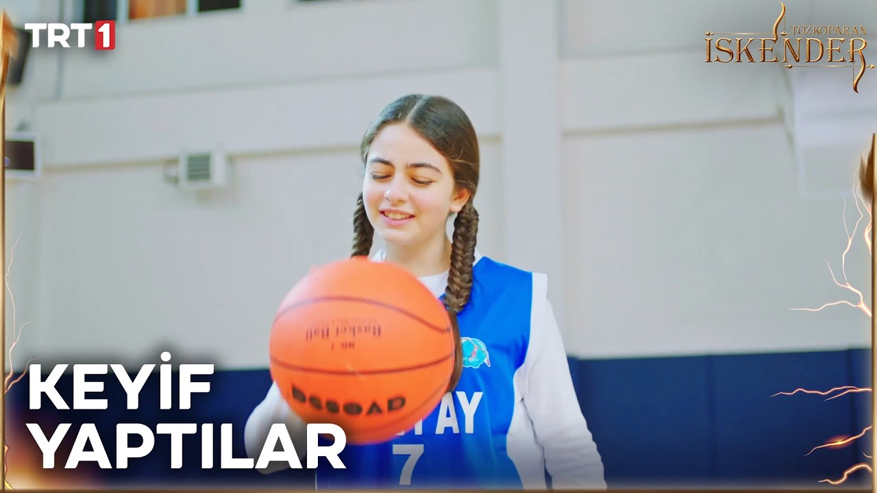 Mavi Ay, basketbol keyfi yaptı! - Tozkoparan İskender Unutulmaz Sahneler