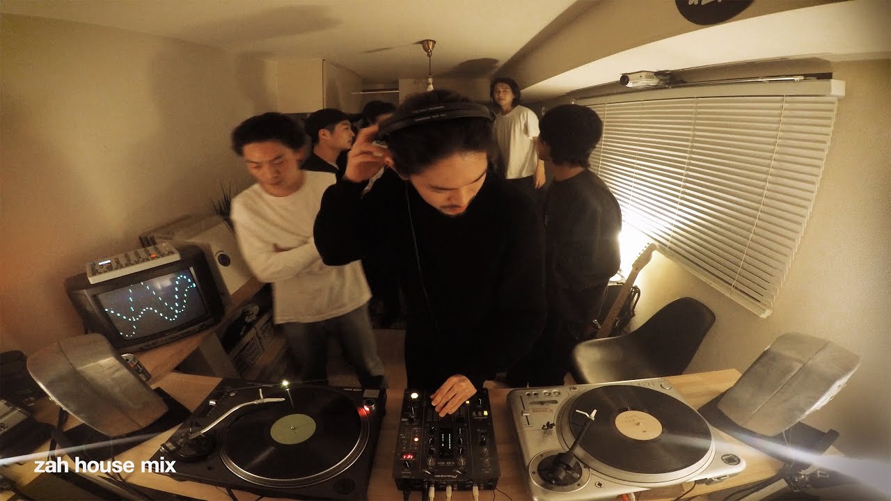 Minimal House Vinyl mix in a tiny apartment in Japan Vol.4 - by Luca