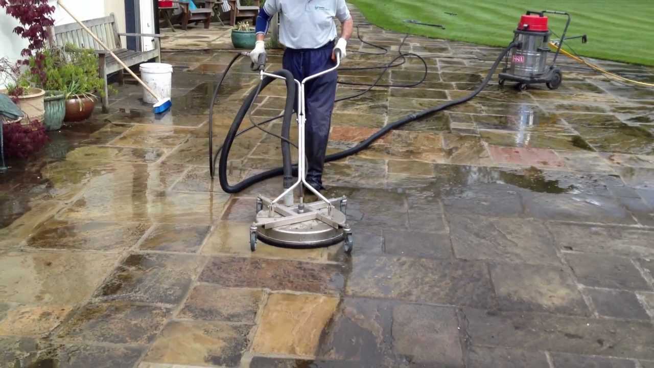 Vysokotlaké čištění venkovních dlažeb a chodníků metodou Mosmatic Professional™ 2