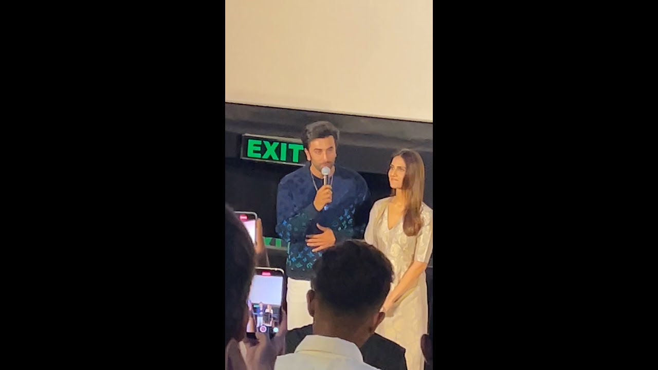 I MET RANBIR KAPOOR AT MOVIE PREMIER ! 😍 