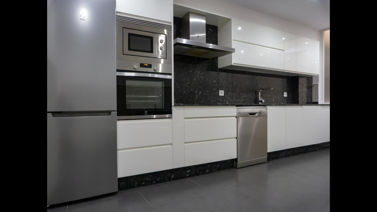 Piso en Venta. Vigo. Reformado. 4 Habitaciones. Urzaiz.