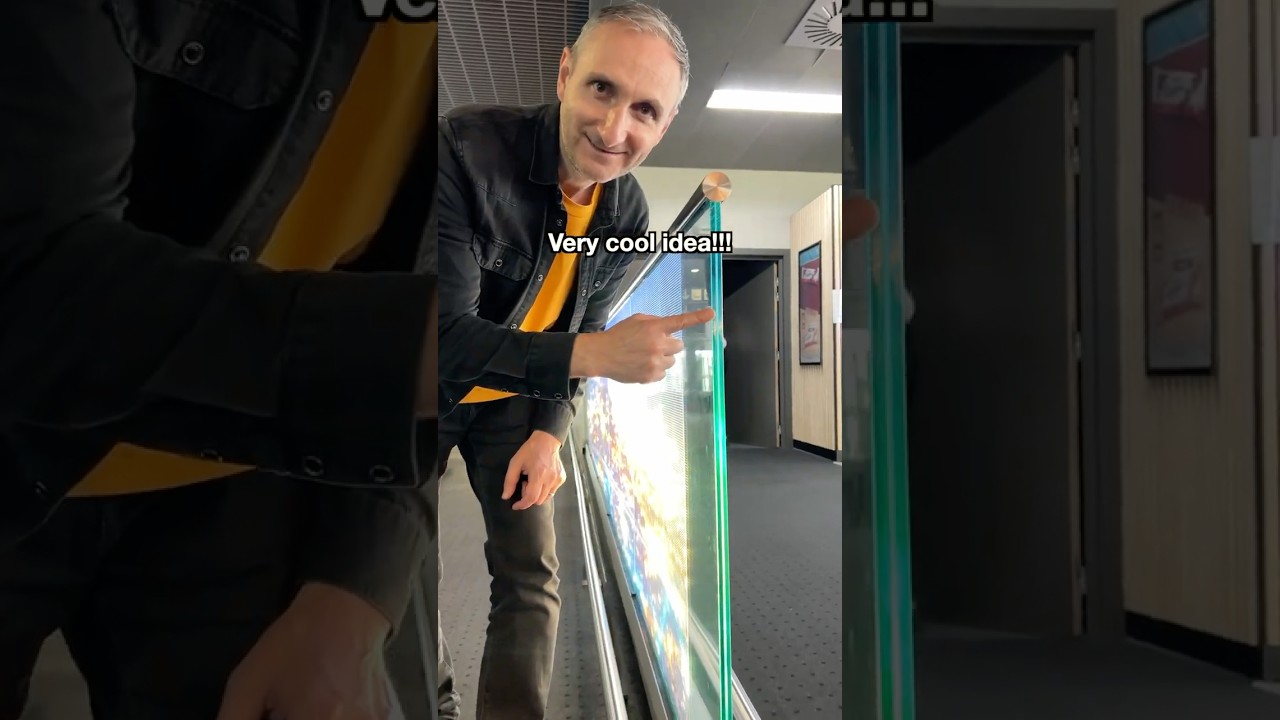 Это стекло превращается в экран!