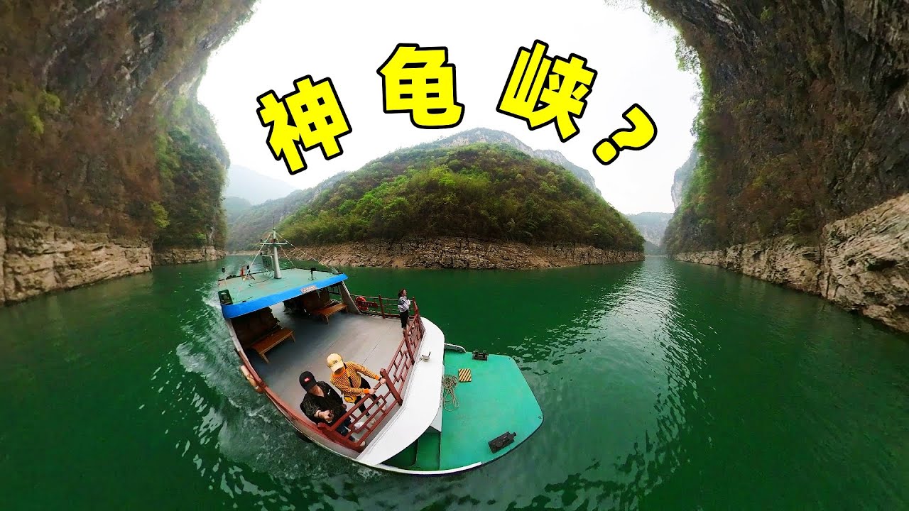 坐游艇游阿蓬江，景点全靠游客幻想，这是牛肝马肺猿人喂奶？