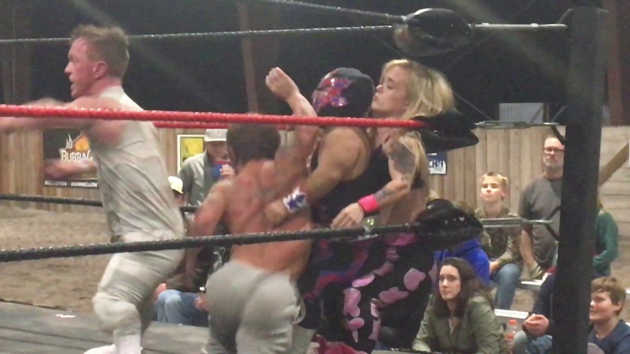 Extreme Midget Wrestling at Casey Moore Cutting Horses
