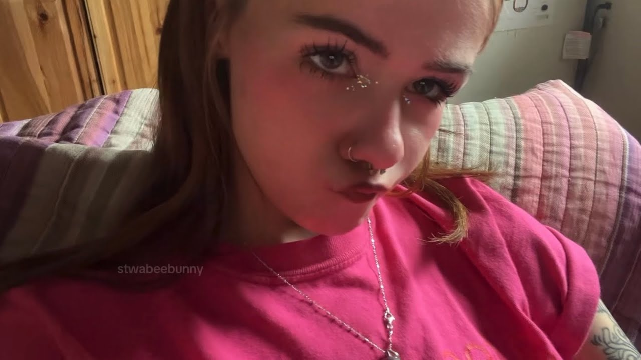 smoking on the couch - stwabeebunny