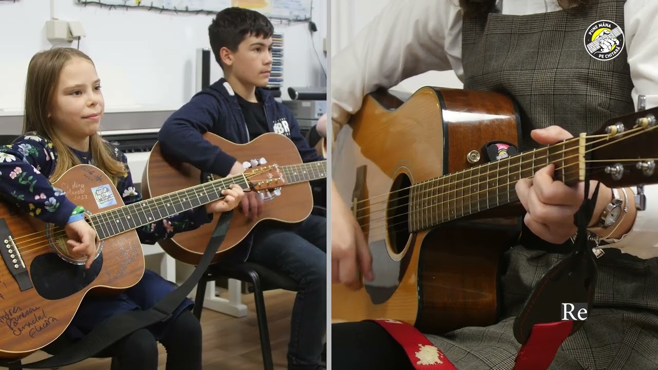 „De ziua ta, mămico” | Pune mâna pe chitară în școală