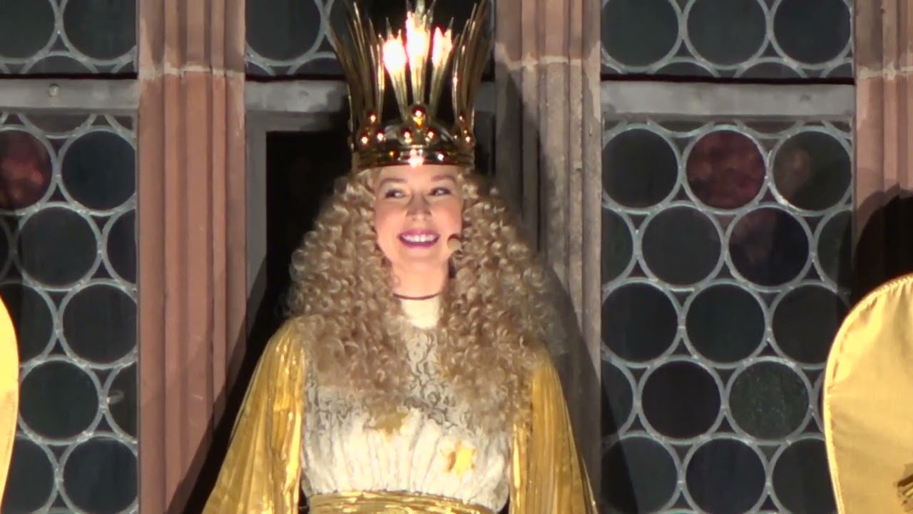Das Nürnberger Christkind Teresa Windschall eröffnete am 25.11.22 den Nürnberger Christkindlesmarkt
