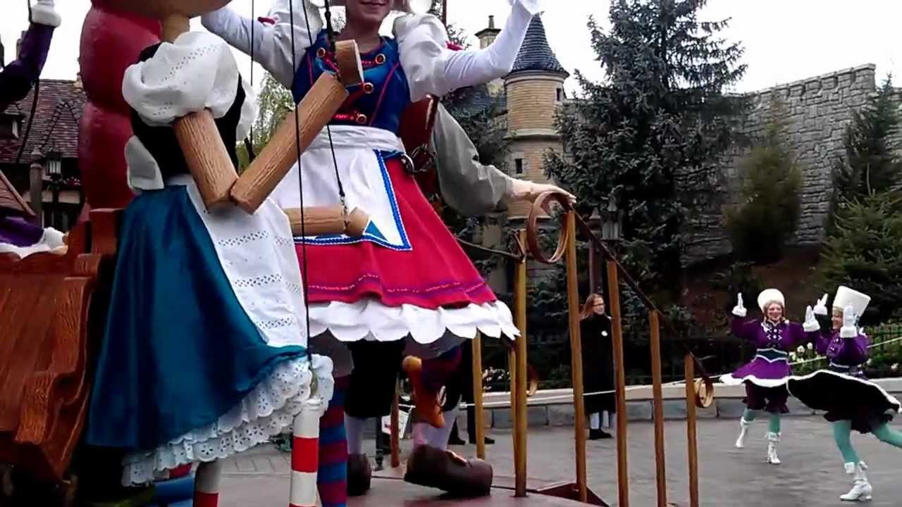 DisneyLand Resort Paris - 20th Anniversary Parade (Taken April 23 2012).mp4