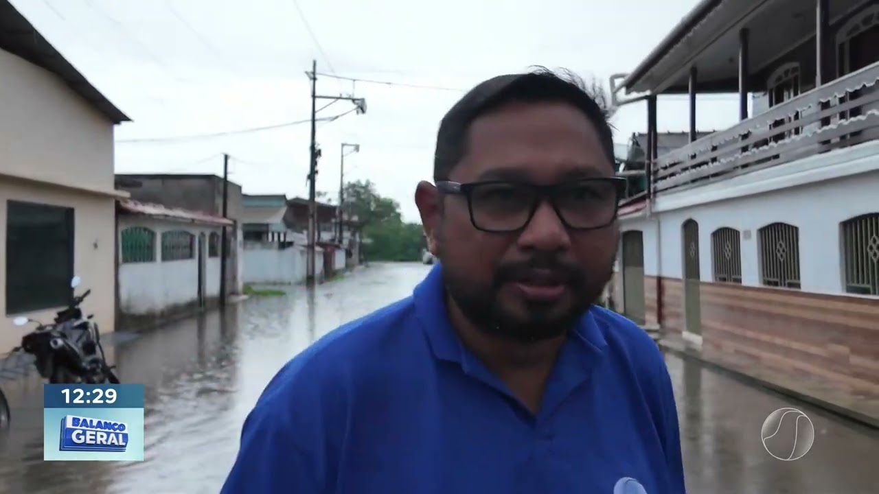 Ruas alagadas em Breves: população sofre