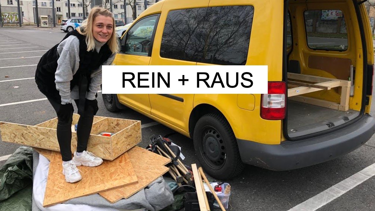 Alles muss raus. Post Caddy leer ger&auml;umt.