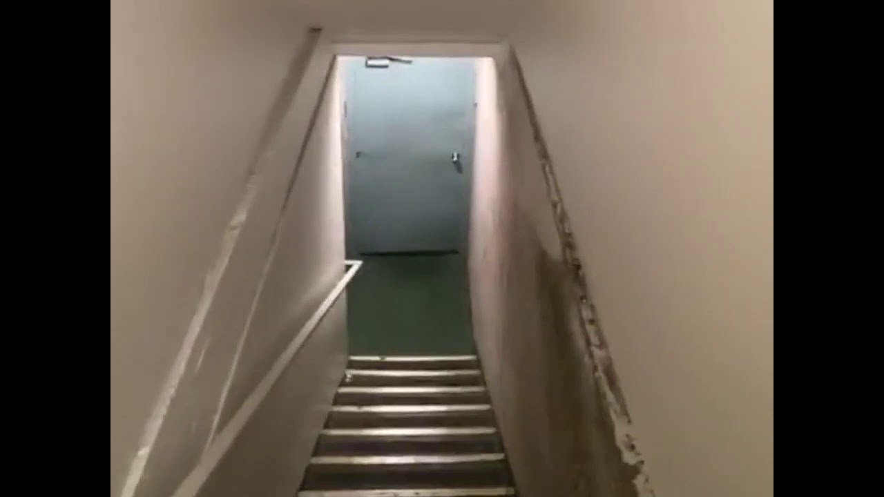 Cookie Tookie / Samantha James escaping Stacey's apartment