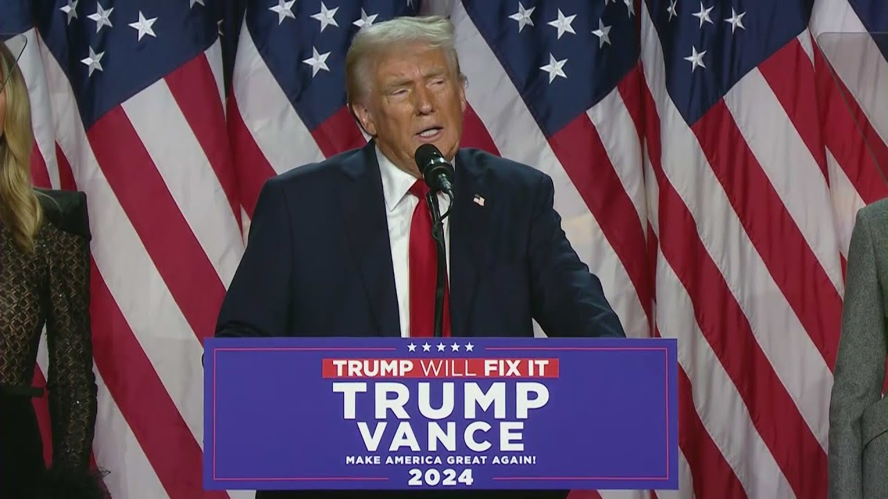 Donald Trump addresses supporters in Florida