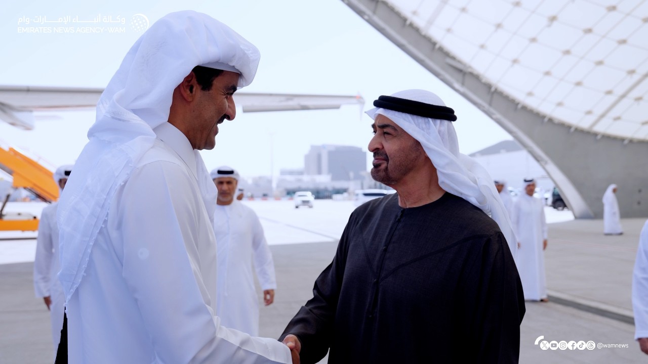 رئيس الدولة في مقدمة مستقبليه:أمير قطر يصل الإمارات في زيارة أخوية