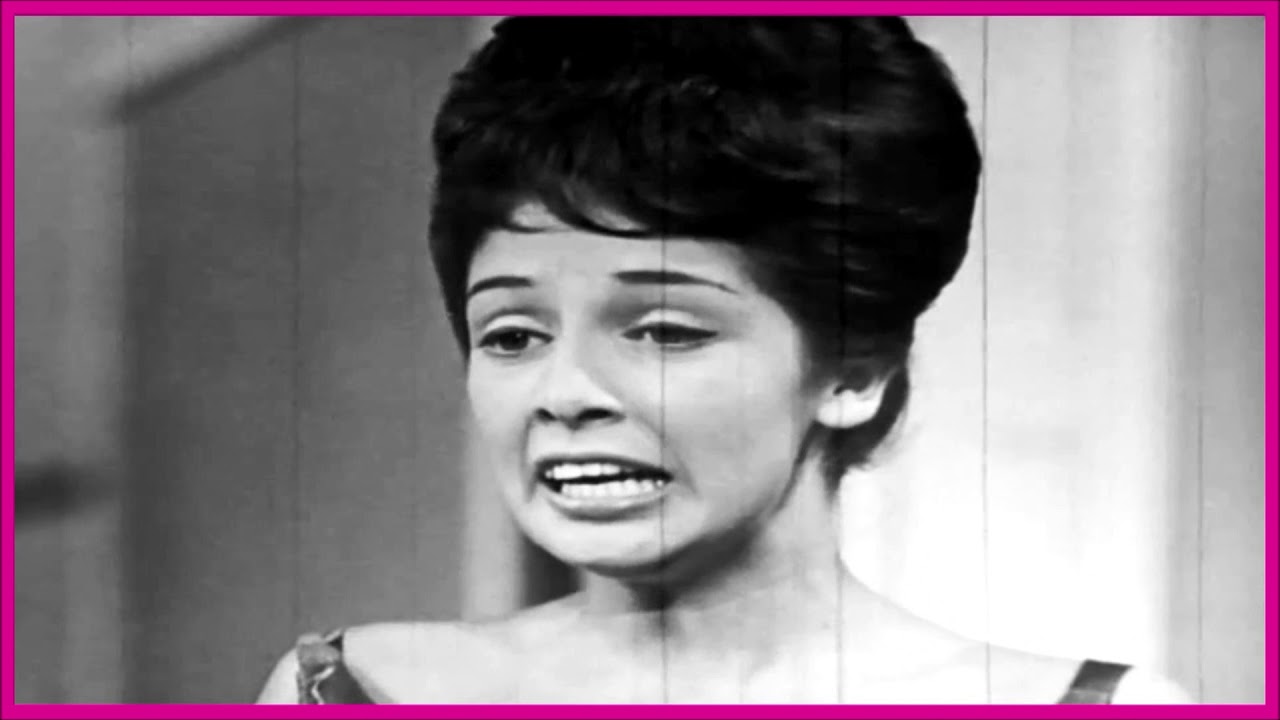 ♫ Robyn Alvarez ★ Mama He's Making Eyes At Me ♫